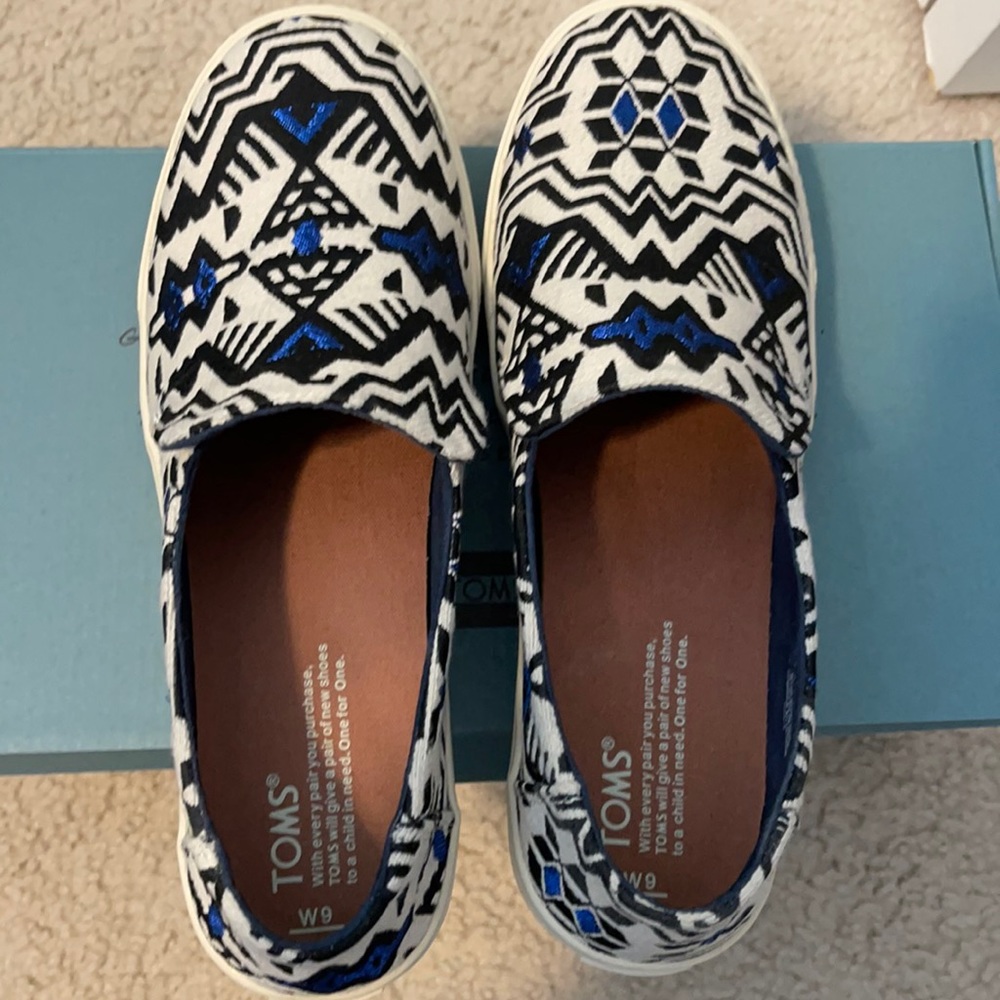 Brand new Toms